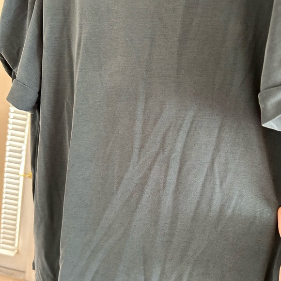 Green Envelope Scoop Neck Green Size Small Short Sleeve Top - Picture 2 of 4